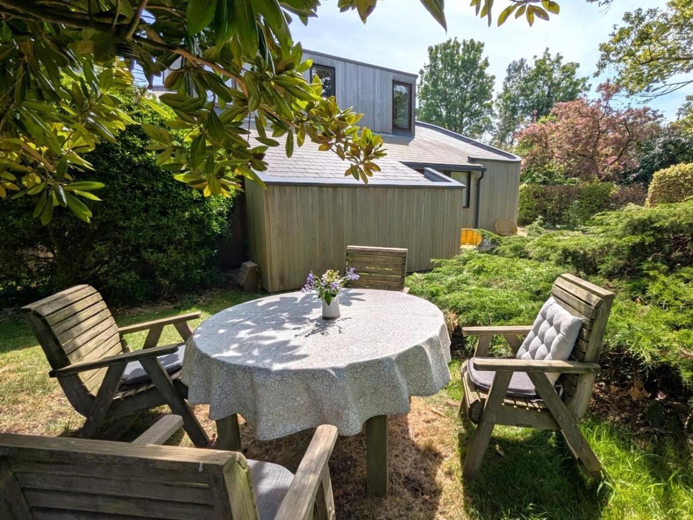 Unique & Rural Child Friendly Annexe With Large Gardens, Games & Tennis Court - Chichester Holiday Properties Exterior foto